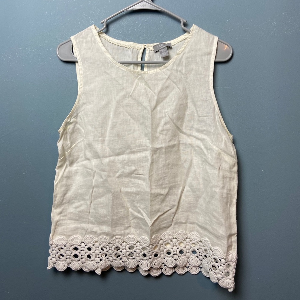Off-white airy Kenar top.
